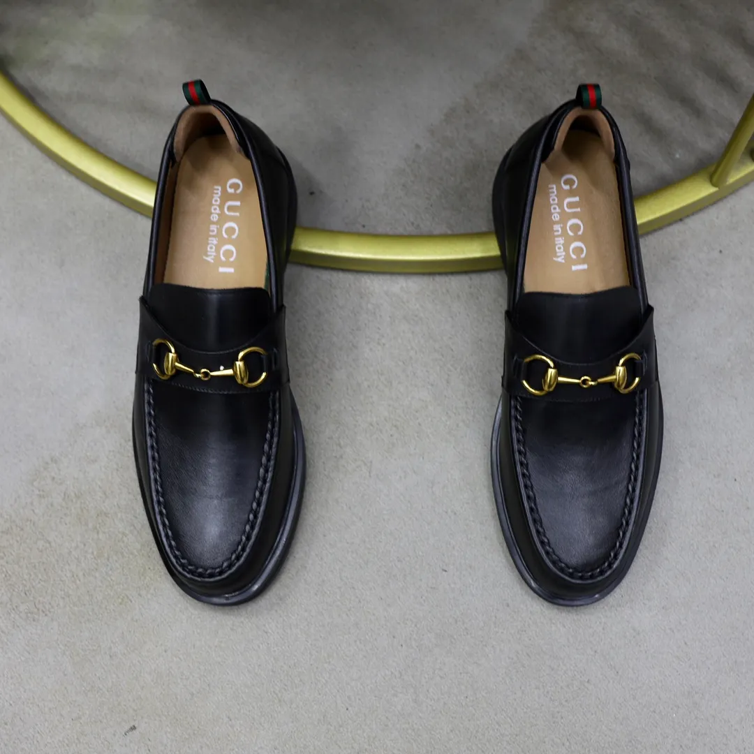 Men's shoes: 250🙅‍♂️🙅‍♂️🙅‍♂️Niuli Brand: GUCCI Size: 38-44 (45 can be customized) Level: Counter classic Material: Original soft cowhide upper Comfortable cowhide lining Original lightweight outsole Style category: Business casual footwear Driving leather shoes Color: Actual picture color